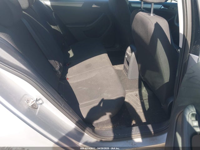 3VWD17AJ0FM329783 Volkswagen Jetta 1.8t Se