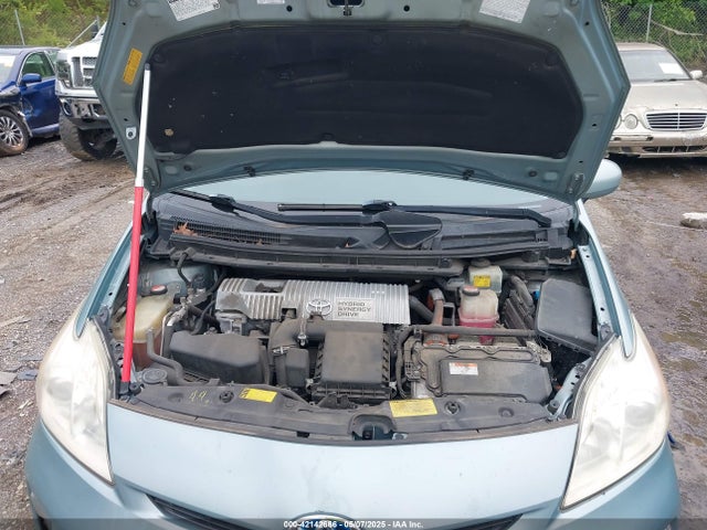 JTDKN3DU3E1823130 Toyota Prius Three