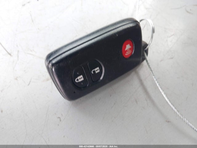 JTDKN3DU3E1823130 Toyota Prius Three