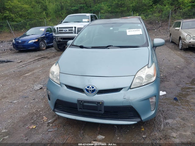 JTDKN3DU3E1823130 Toyota Prius Three