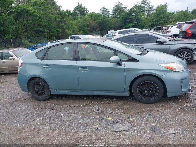 JTDKN3DU3E1823130 Toyota Prius Three