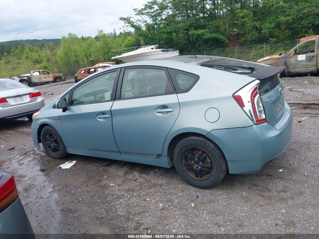 JTDKN3DU3E1823130 Toyota Prius Three