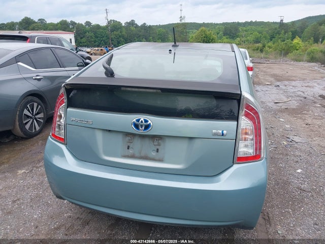 JTDKN3DU3E1823130 Toyota Prius Three