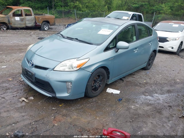 JTDKN3DU3E1823130 Toyota Prius Three