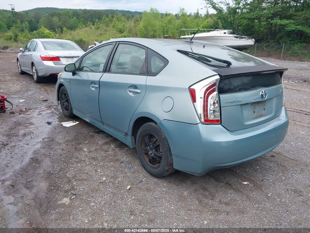 JTDKN3DU3E1823130 Toyota Prius Three