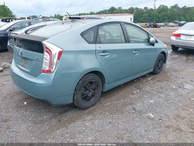 JTDKN3DU3E1823130 Toyota Prius Three
