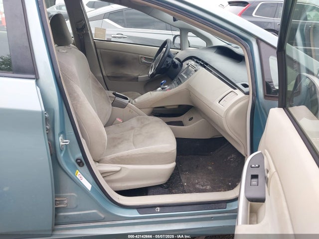 JTDKN3DU3E1823130 Toyota Prius Three