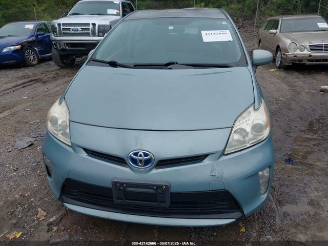 JTDKN3DU3E1823130 Toyota Prius Three