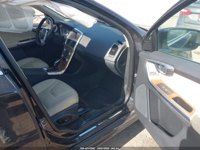 2017 VOLVO XC60 YV449MRU5H2030483 Photo 4