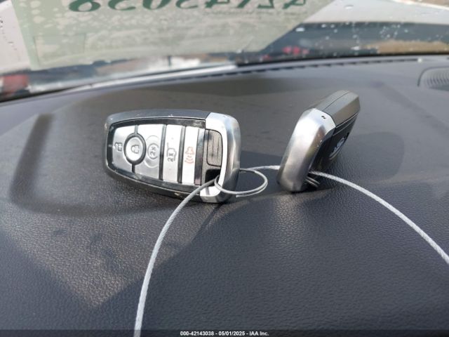 1FMCU9J92LUB48243 Ford Escape Titanium