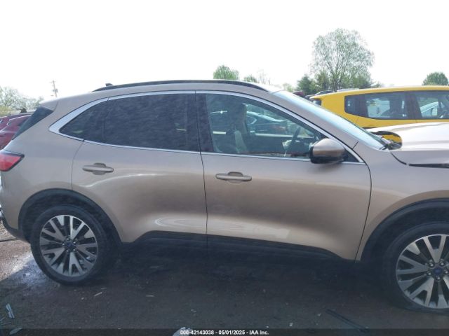 1FMCU9J92LUB48243 Ford Escape Titanium