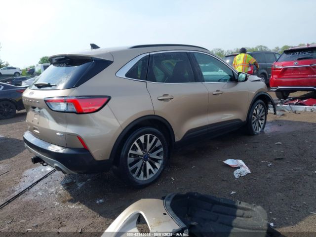 1FMCU9J92LUB48243 Ford Escape Titanium