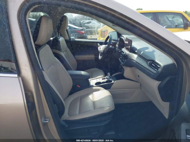 1FMCU9J92LUB48243 Ford Escape Titanium