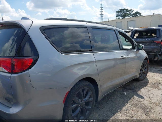 2C4RC1BG5JR165418 Chrysler Pacifica Touring L