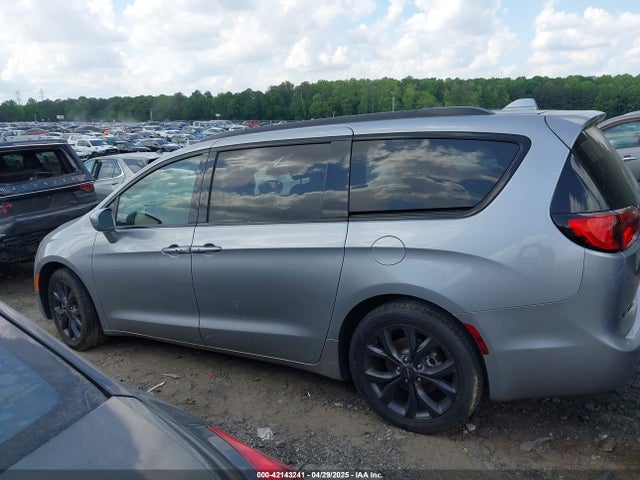 2C4RC1BG5JR165418 Chrysler Pacifica Touring L