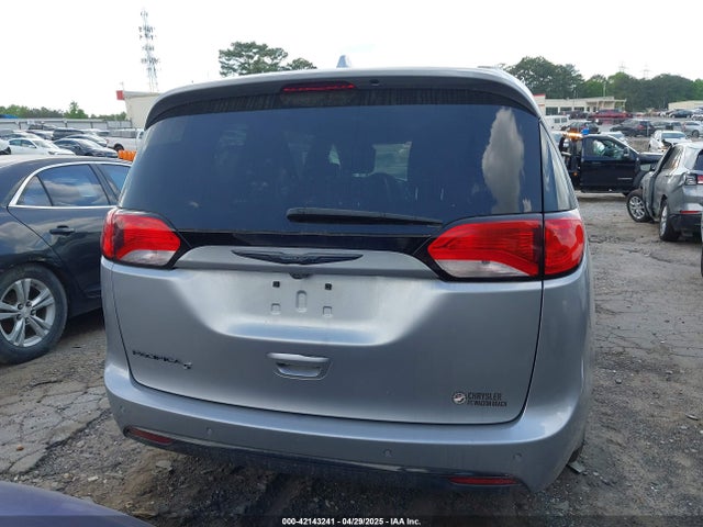 2C4RC1BG5JR165418 Chrysler Pacifica Touring L