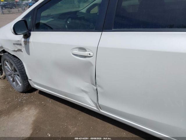 JTDZN3EU6GJ047561 Toyota Prius V Five