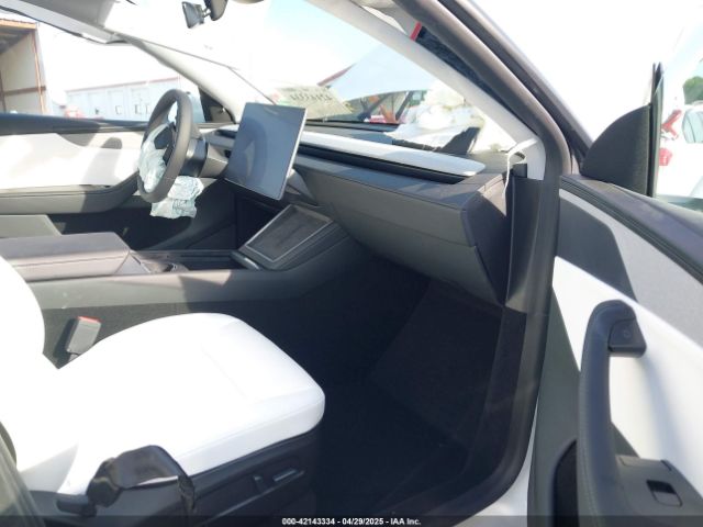 2026 TESLA MODEL Y 7SAYGDEE3TA391421 Photo 4