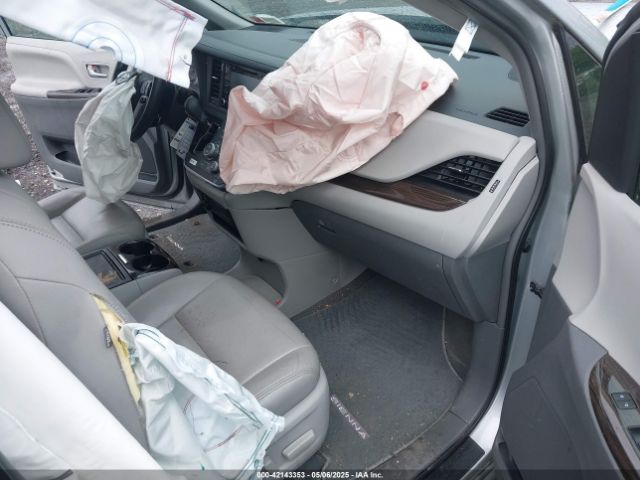 2019 TOYOTA SIENNA 5TDDZ3DC9KS226549 Photo 4