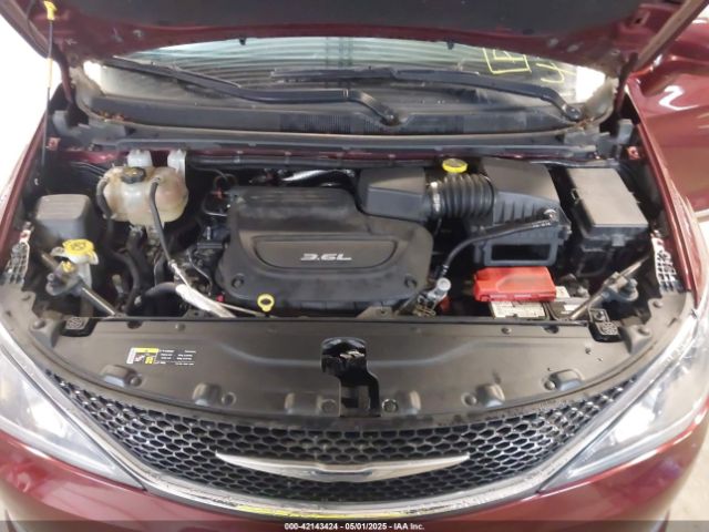 2C4RC1BG3HR688012 Chrysler Pacifica Touring-l