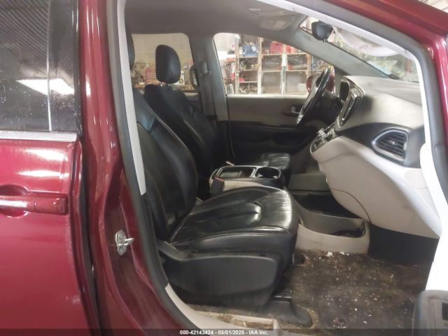 2C4RC1BG3HR688012 Chrysler Pacifica Touring-l
