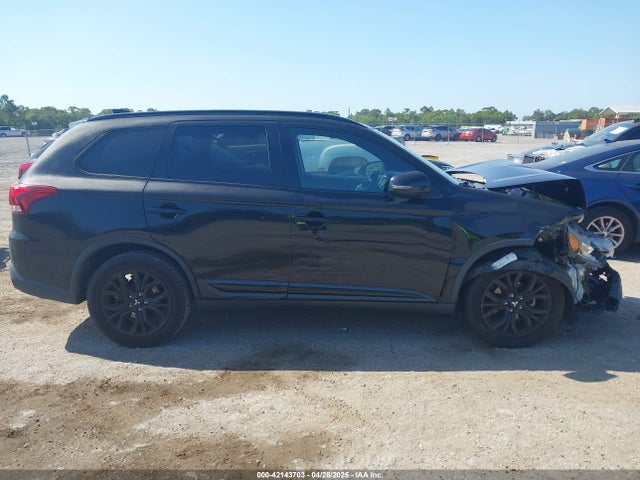 JA4AD3A35KZ025472 Mitsubishi Outlander Le