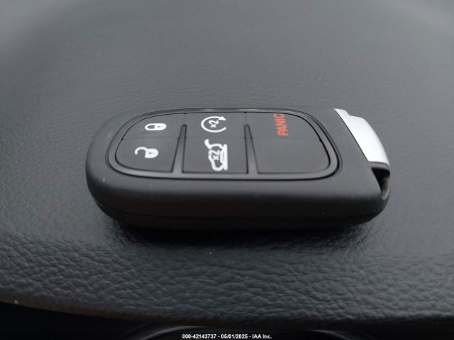 1C4PJMLB2KD328371 Jeep Cherokee Altitude 4x4