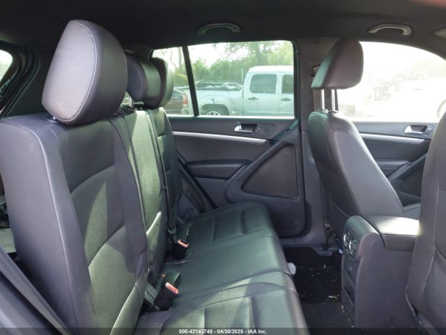 WVGAV7AX4GW559726 Volkswagen Tiguan R-line