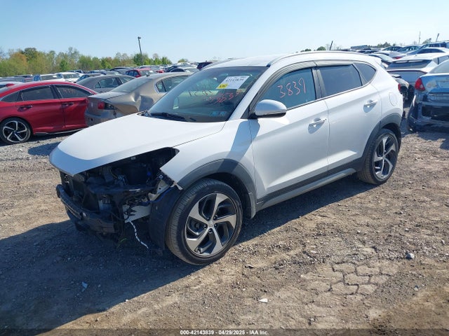 KM8J3CA29HU306076 Hyundai Tucson Sport