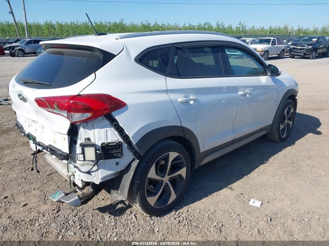 KM8J3CA29HU306076 Hyundai Tucson Sport