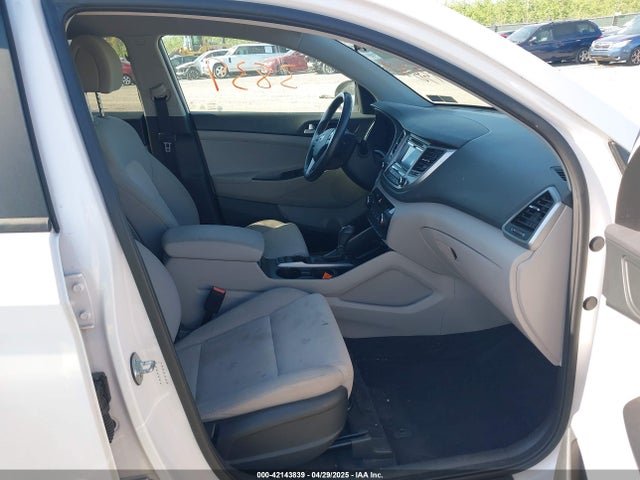KM8J3CA29HU306076 Hyundai Tucson Sport