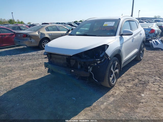 KM8J3CA29HU306076 Hyundai Tucson Sport
