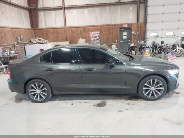 7JRL12TZ1NG192240 Volvo S60 B5 Black Edition Momentum/b5 Inscription/b5 Momentum