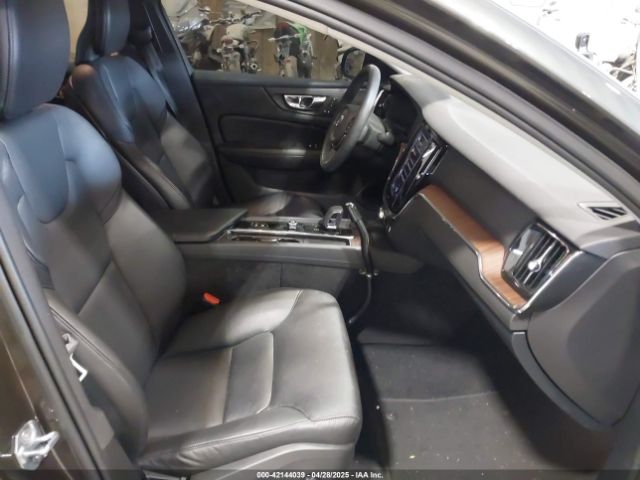 7JRL12TZ1NG192240 Volvo S60 B5 Black Edition Momentum/b5 Inscription/b5 Momentum