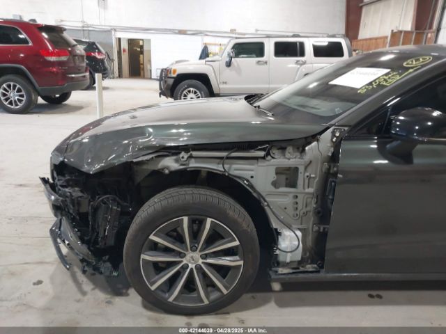 7JRL12TZ1NG192240 Volvo S60 B5 Black Edition Momentum/b5 Inscription/b5 Momentum