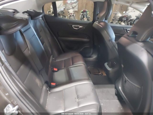 7JRL12TZ1NG192240 Volvo S60 B5 Black Edition Momentum/b5 Inscription/b5 Momentum