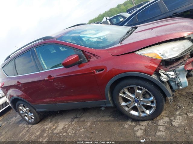 1FMCU9GX0EUB70489 Ford ESCAPE SE