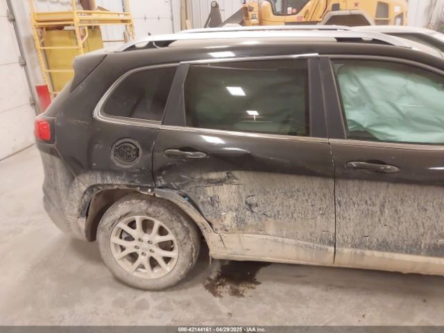1C4PJLCS8FW689849 Jeep Cherokee Latitude