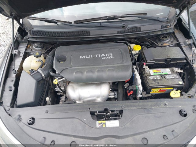 Chrysler 200 Limited 2015 1C3CCCABXFN632929 Image 10