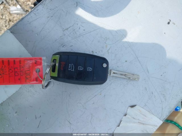 KNDJP3A51F7749983 KIA SOUL +