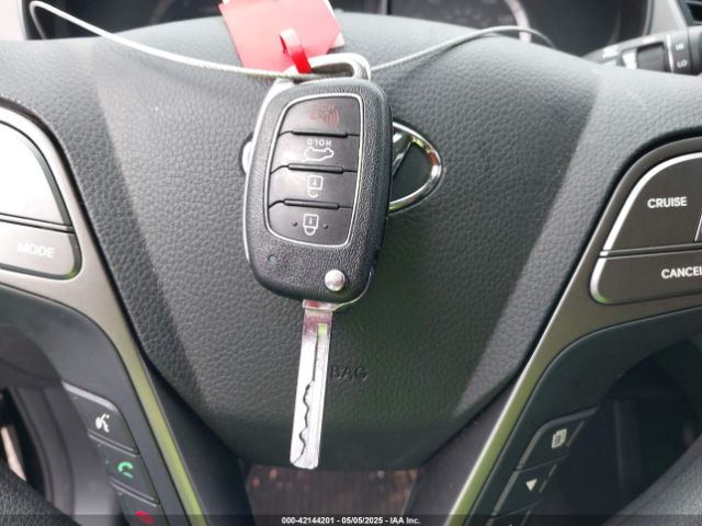 KM8SM4HF5HU236477 Hyundai Santa Fe Se