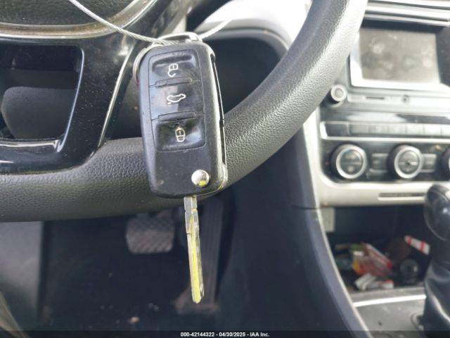 1VWAT7A39GC014305 Volkswagen Passat 1.8t S