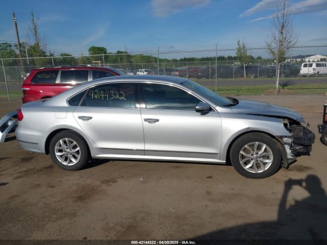 1VWAT7A39GC014305 Volkswagen Passat 1.8t S