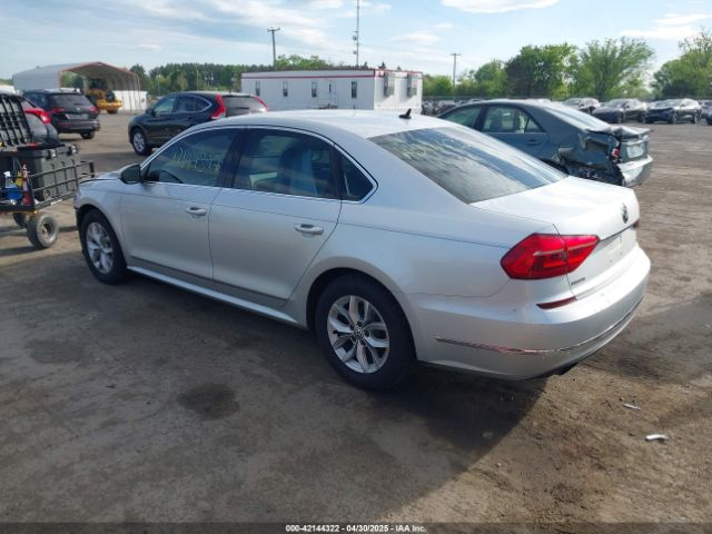 1VWAT7A39GC014305 Volkswagen Passat 1.8t S