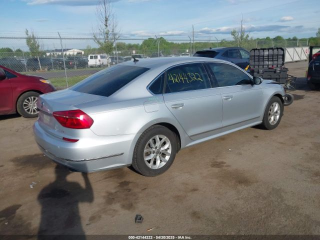 1VWAT7A39GC014305 Volkswagen Passat 1.8t S