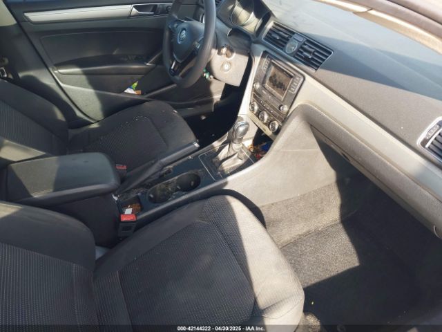 1VWAT7A39GC014305 Volkswagen Passat 1.8t S