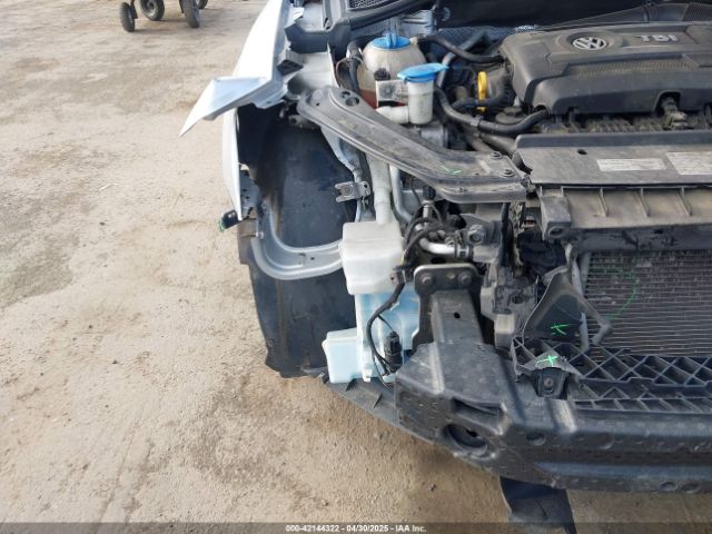 1VWAT7A39GC014305 Volkswagen Passat 1.8t S