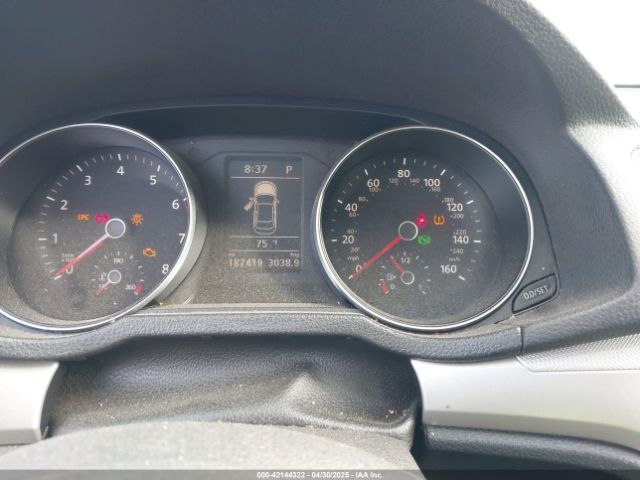 1VWAT7A39GC014305 Volkswagen Passat 1.8t S