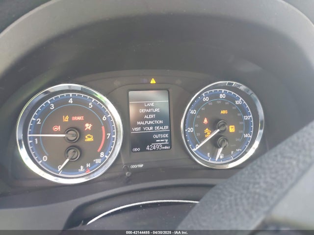 2T1BURHE0JC045528 Toyota COROLLA LE
