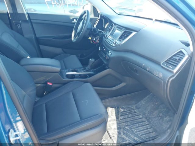 KM8J2CA40JU792495 Hyundai TUCSON SE